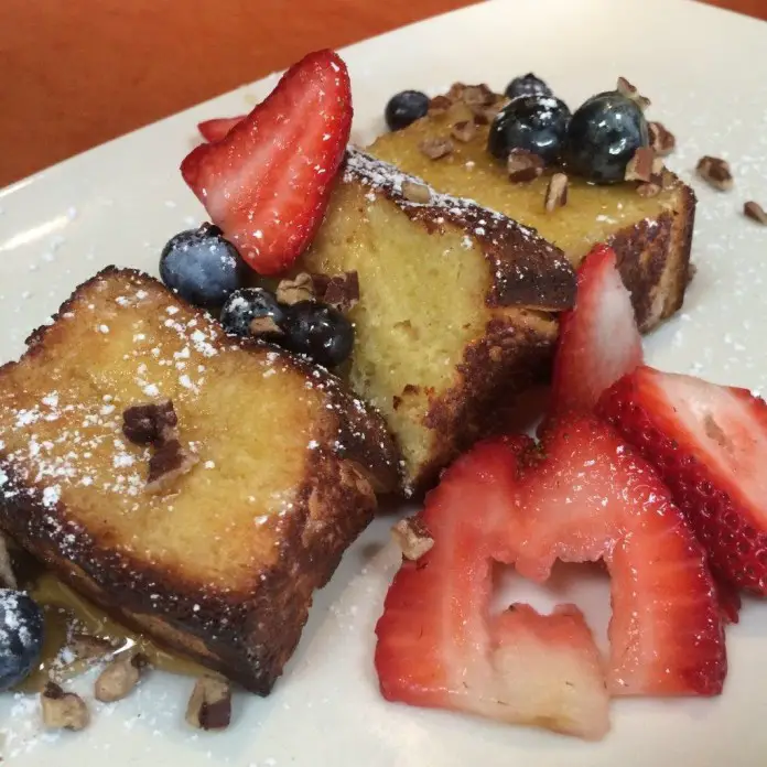 370 MothersDayBrunch FrenchToast