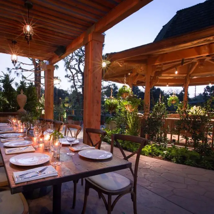 Farmhouse At Roger's Gardens Outdoor Dining Area