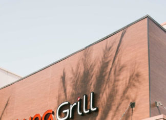 Luna Grill Exterior