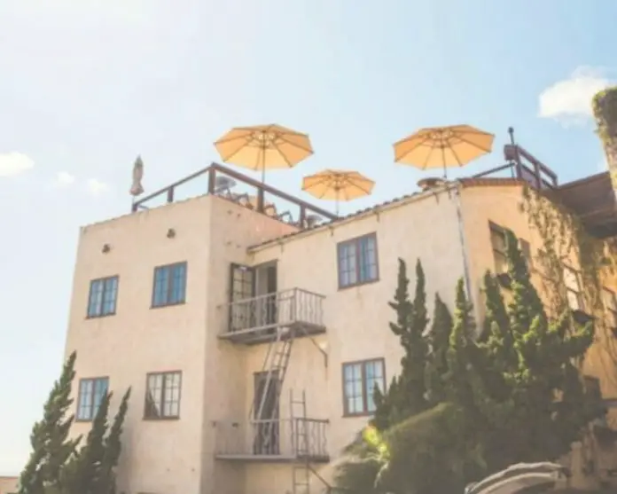 Rooftop Lounge Yoga