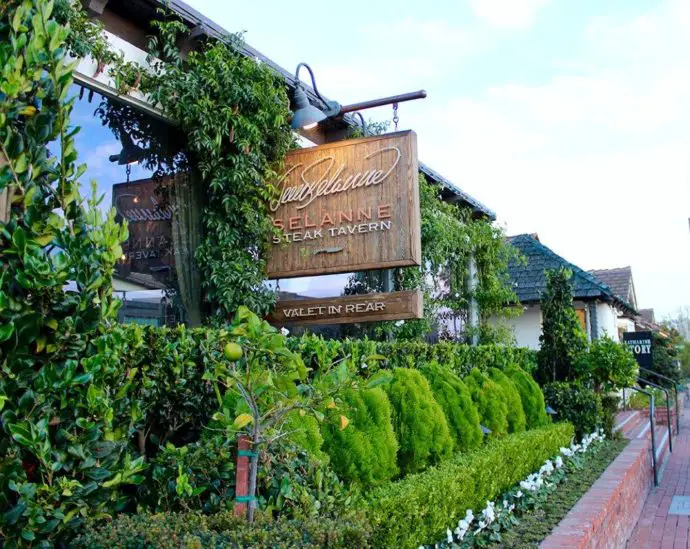 Selanne Steak Tavern Exterior